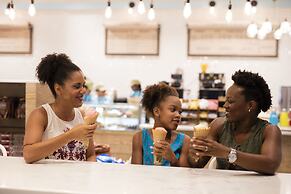 Universal's Loews Sapphire Falls Resort