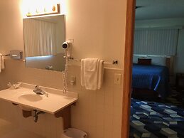 The Round Barn Lodge