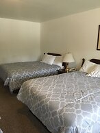 Scully's Manistee Outpost Motel