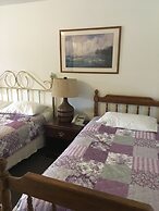 Scully's Manistee Outpost Motel