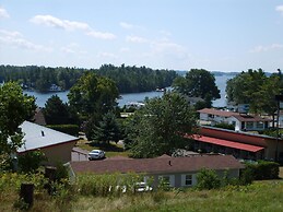 Capricorn Motel Royale Thousand Islands