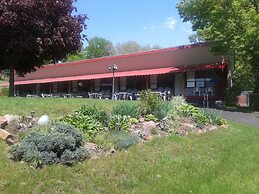 Capricorn Motel Royale Thousand Islands