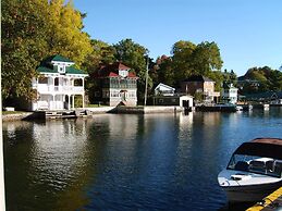 Capricorn Motel Royale Thousand Islands