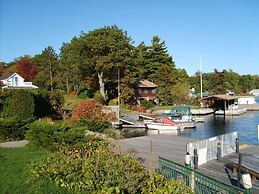 Capricorn Motel Royale Thousand Islands