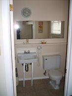 Capricorn Motel Royale Thousand Islands