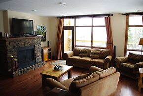 Timber Stone Lodge by RMA