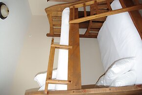 Timber Stone Lodge by RMA