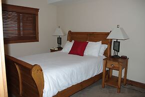 Timber Stone Lodge by RMA