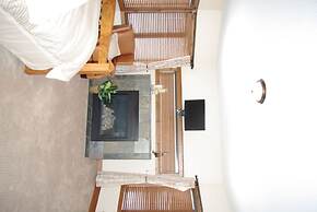 Timber Stone Lodge by RMA