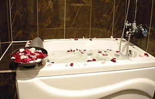 Fuchia Hotel