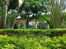 Howard Kenting Wonder House