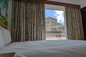 Howard Kenting Wonder House