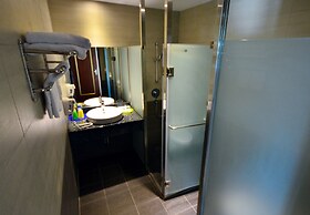 Howard Kenting Wonder House