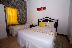 Kings Landing Hotel