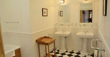 Delphi Lodge & Estate