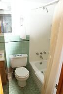 Northern Peaks Motor Inn