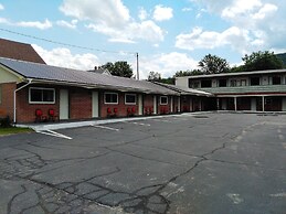Northern Peaks Motor Inn