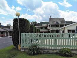 Northern Peaks Motor Inn