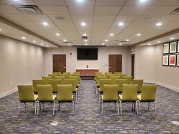 Holiday Inn Express & Suites Sandusky by IHG