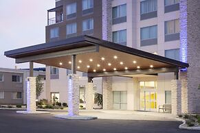 Holiday Inn Express & Suites Sandusky by IHG