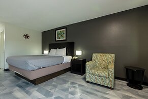 Freer Executive Inn and Studios