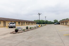 Freer Executive Inn and Studios