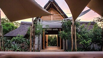 Royal Thonga Safari Lodge