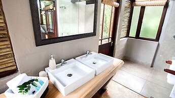 Royal Thonga Safari Lodge