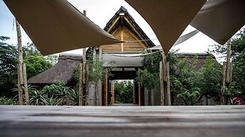 Royal Thonga Safari Lodge