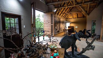 Royal Thonga Safari Lodge