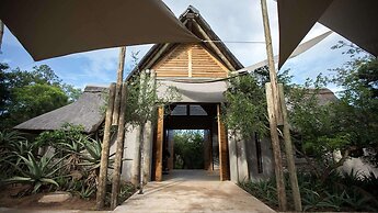 Royal Thonga Safari Lodge