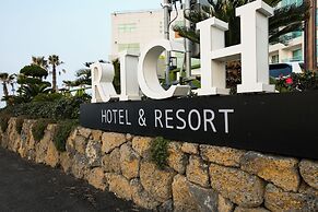 Rich Hotel