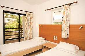 Coliseum Studios & Apartments