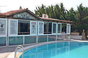 Coliseum Studios & Apartments