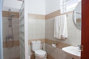 Coliseum Studios & Apartments