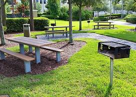 Universal Studio's Area Apt by CozyKey