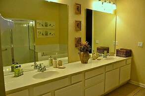 Universal Studio's Area Apt by CozyKey