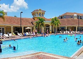 Universal Studio's Area Apt by CozyKey