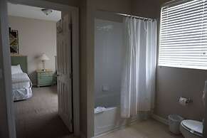 Universal Studio's Area Apt by CozyKey