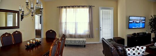 Universal Studio's Area Apt by CozyKey