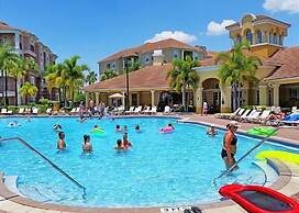 Universal Studio's Area Apt by CozyKey