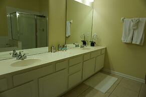 Universal Studio's Area Apt by CozyKey