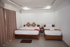 The Grand Riverside Hotel
