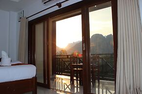 The Grand Riverside Hotel