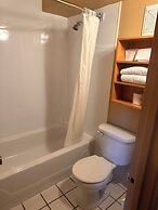 Travelodge by Wyndham Drummondville