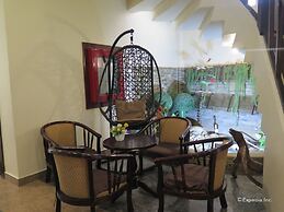 Rovic's Tourist Hotel