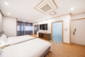 The 7 Business Hotel