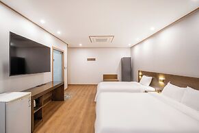 The 7 Business Hotel