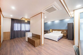 The 7 Business Hotel