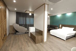 The 7 Business Hotel